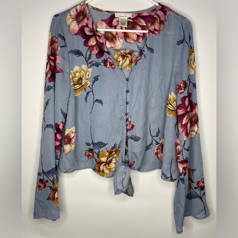 🔥 Light Blue Button-Up Blouse